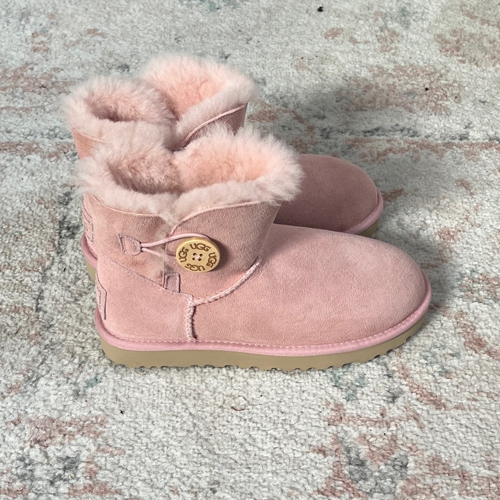 Bailey Button Mini size 6